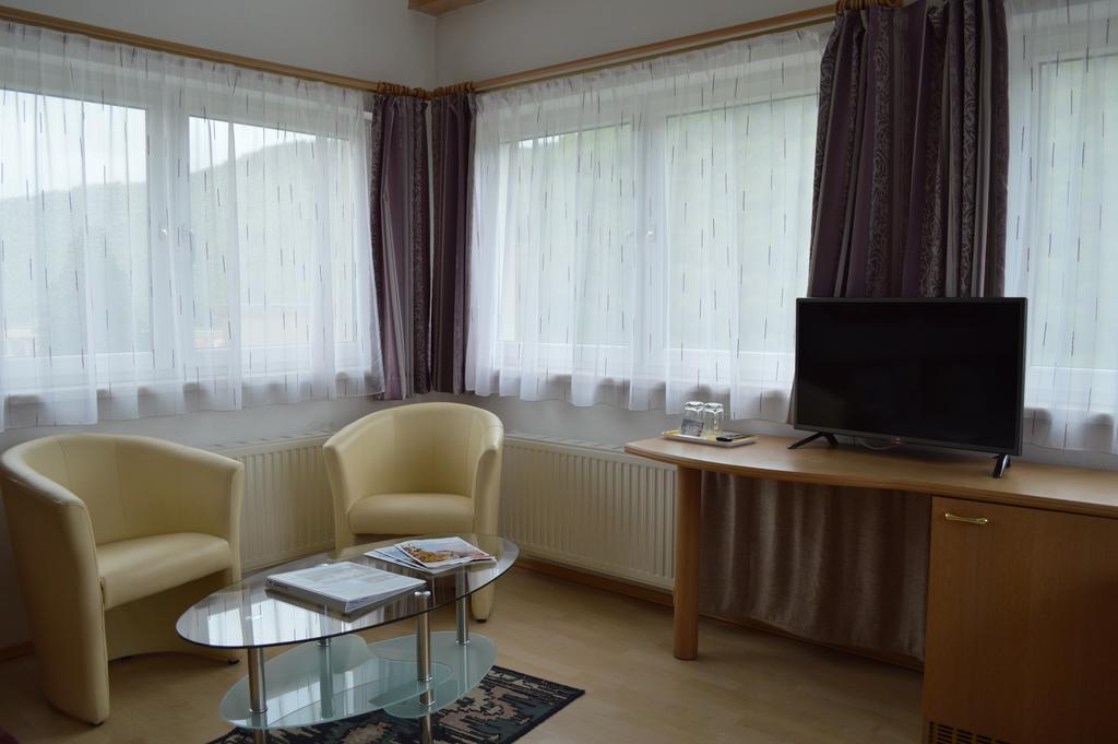 Pension Feiken Apartment Wesenufer ภายนอก รูปภาพ