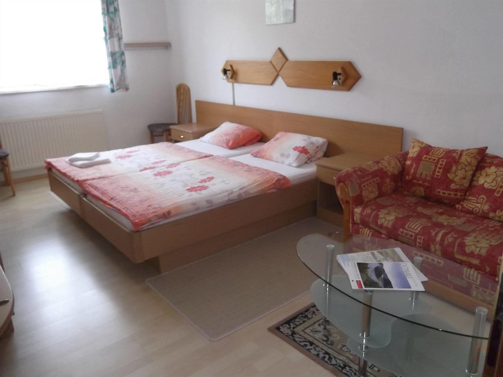 Pension Feiken Apartment Wesenufer ภายนอก รูปภาพ