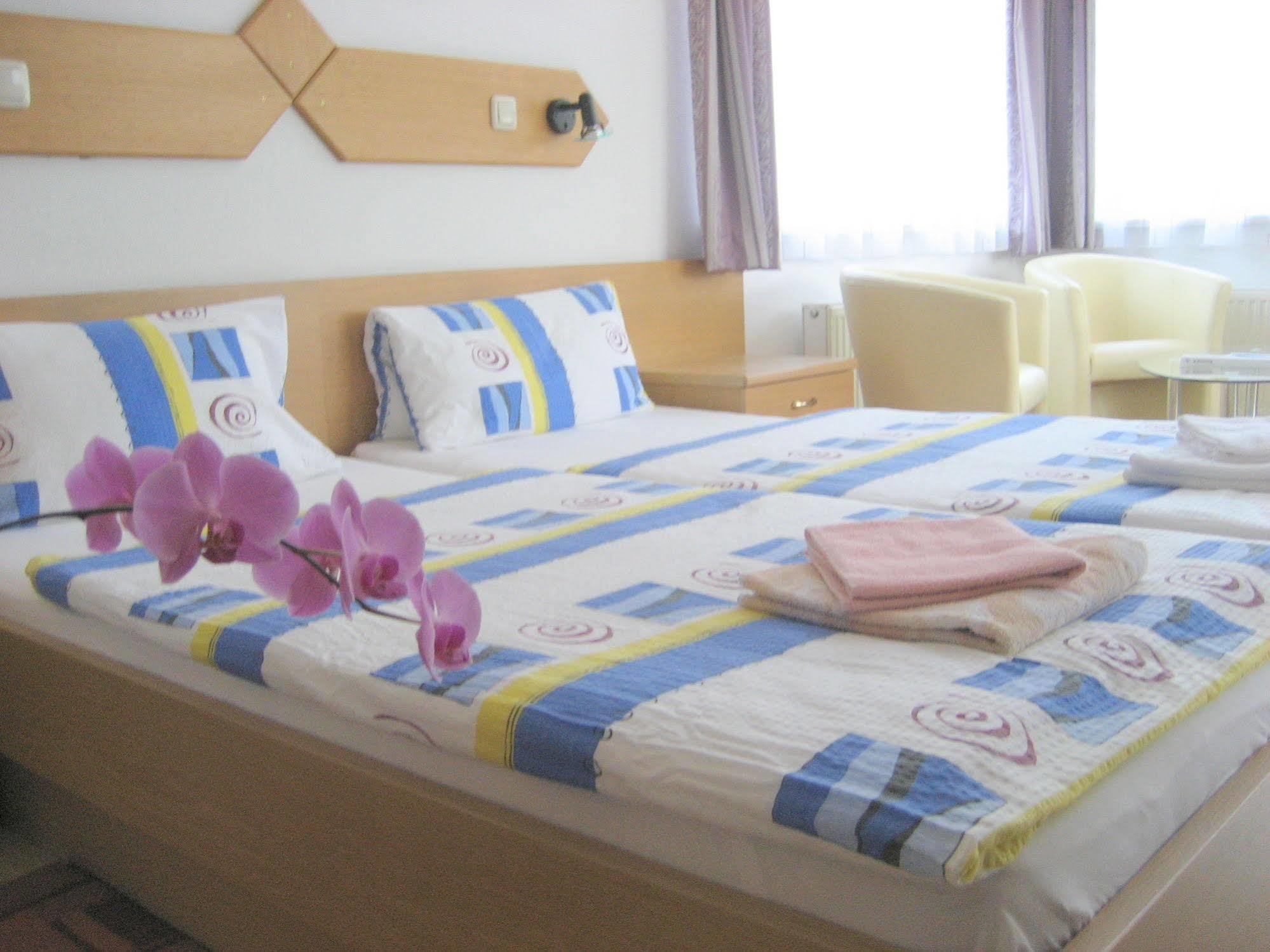 Pension Feiken Apartment Wesenufer ภายนอก รูปภาพ